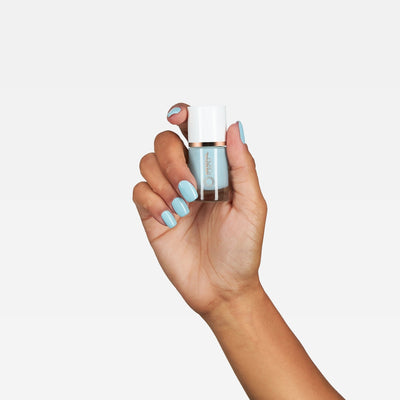 Mineral Fusion Nail Polish 510 Cloud 9 (10ml) with model's hand